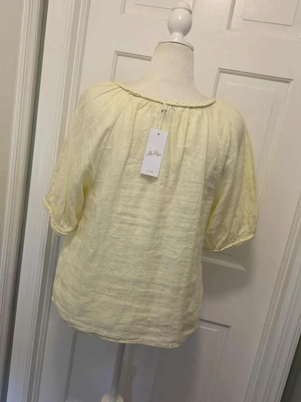 NWT Lilly Pulitzer Pale Yellow Calais Scoop-Neck 100% Linen Top XL, Ret. $138